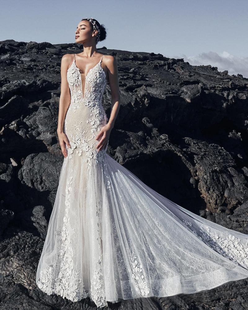 120205 fitted sexy wedding dress with lace and long train 3